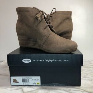 Dr. Scholl's Dakota Women's Tan Wedge Ankle Boots Size 9.5